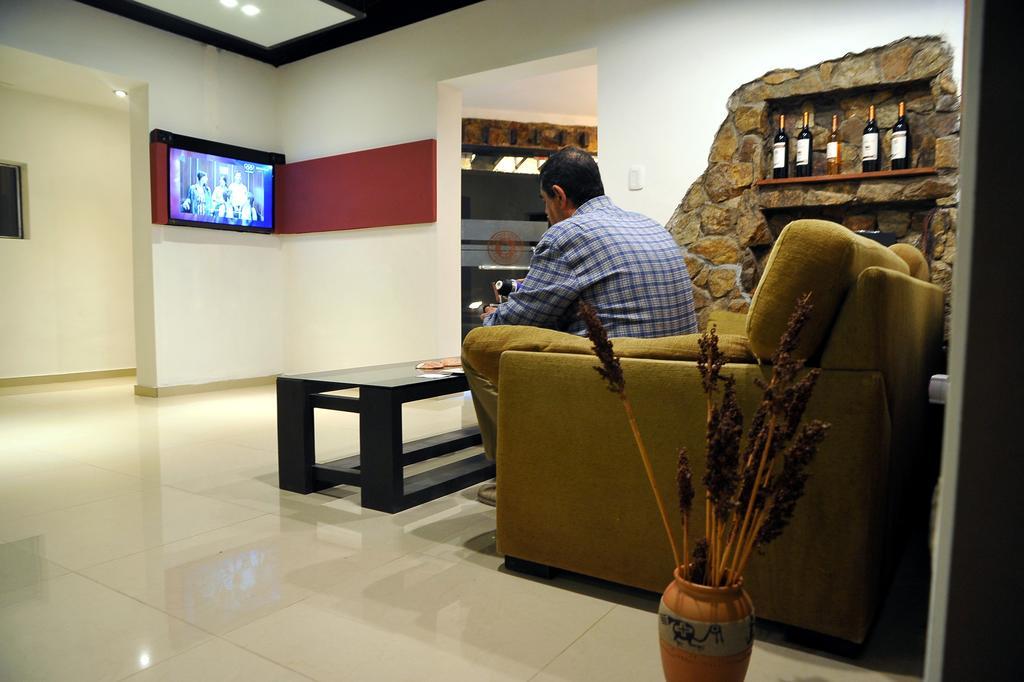 Hotel Pucara Y Rent A Car La Rioja Bagian luar foto